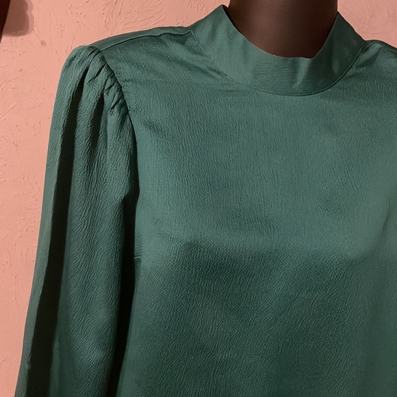 Small Express green mock neck long sleeve button back peep hole blouse top - Picture 5 of 15